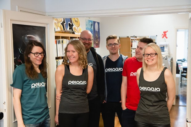 Pelaajacastin vakiokaarti vasemmalta oikealle: Janne Pyykkönen, Johanna Puustinen, Miika Huttunen, Ville Arvekari ja Panu Saarenoja. (Kuvaan eksynyt myös Pelaaja-lehden graafikko Minna.)