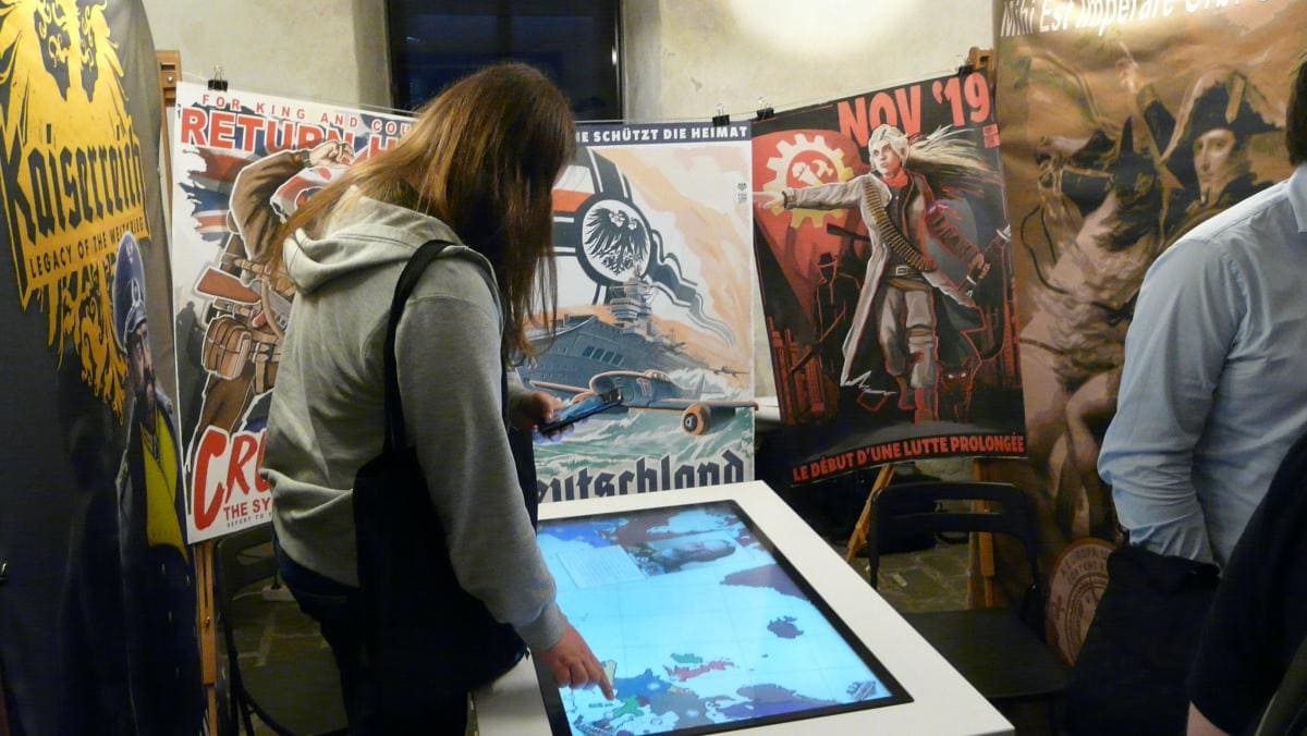 Paradox oli kutsunut tapahtumaan myös moditiimejä, jotka esittelivät Hearts of Iron- ja Europa Universalis - luomuksiaan.